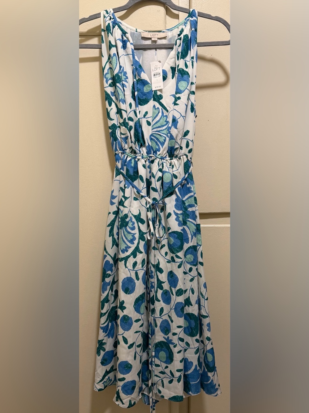 New LOFT lined lightweight size large. Tie in front or back.